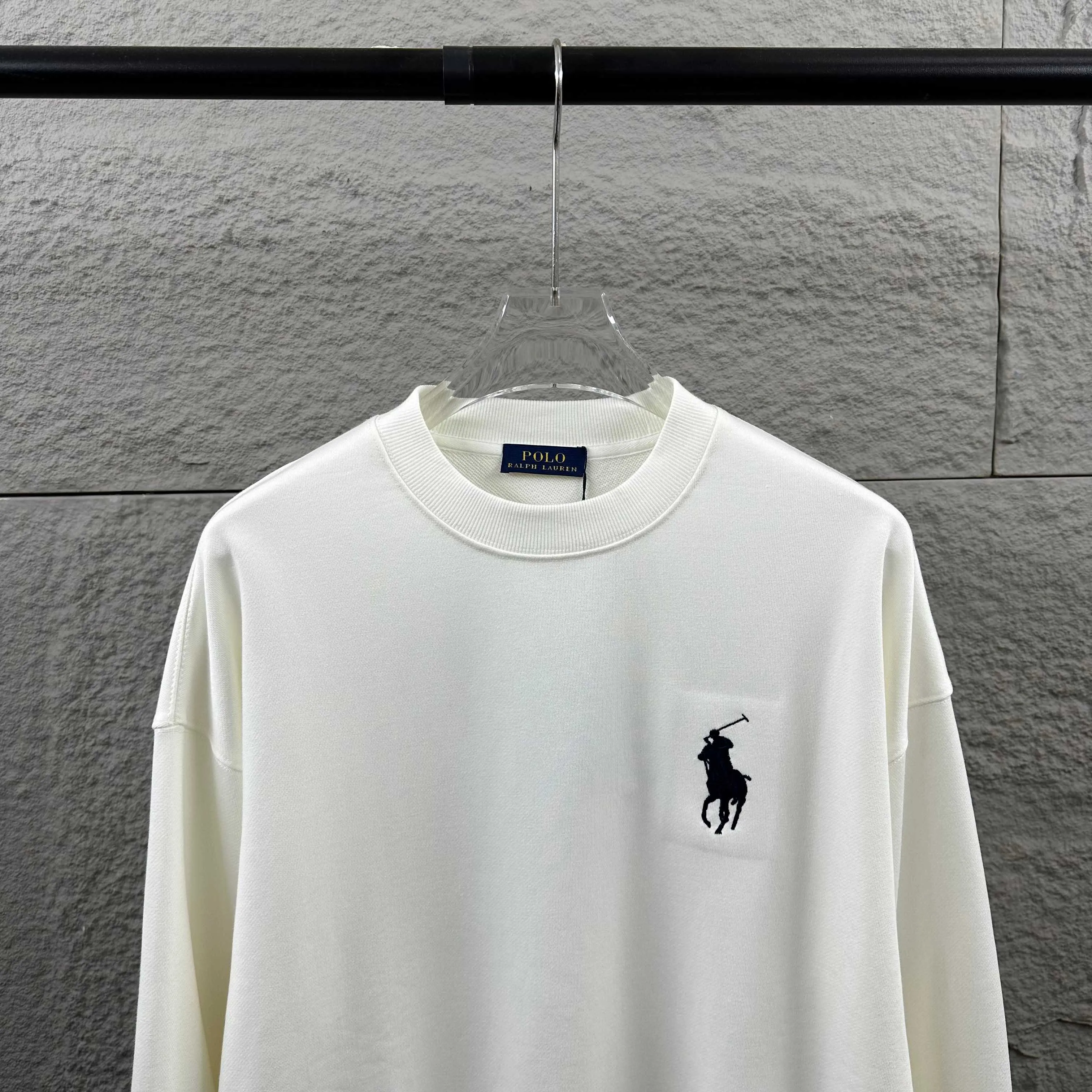 P210 Polo* Ralph Lauren 2025 Autumn and Winter new round neck sweatshirt Classic simple embroidery Customized terry fabric Long sleeves Unisex Color: Black White Size: S (90-130 pounds) M (120-150 pounds) L (140-165 pounds) XL (160-180 pounds) XXL (180-210 pounds)